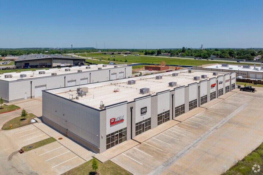 More Photos Of 3402 W 114th St, Jenks General Retail For Lease