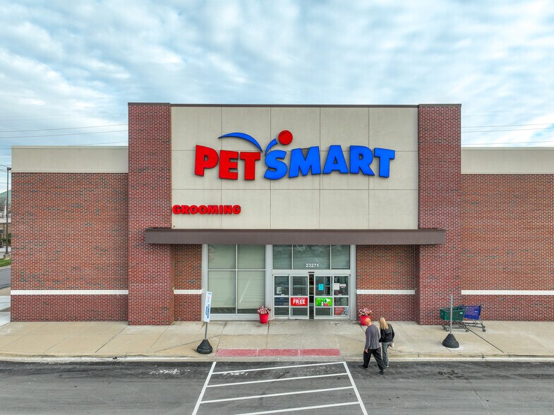 More Photos Of 23267 Eureka Rd, Taylor Freestanding For Lease