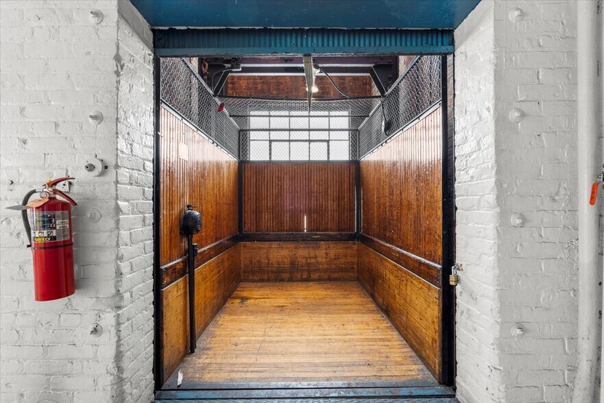 More Photos Of 2000 Brooklyn St, Detroit Warehouse For Lease