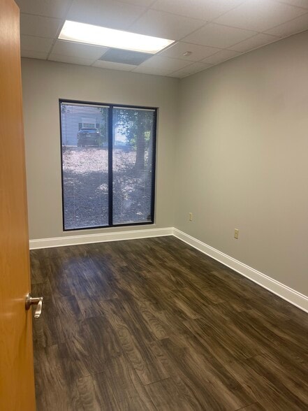 More Photos Of 300 Corporate Center Ct, Stockbridge Medical For Lease