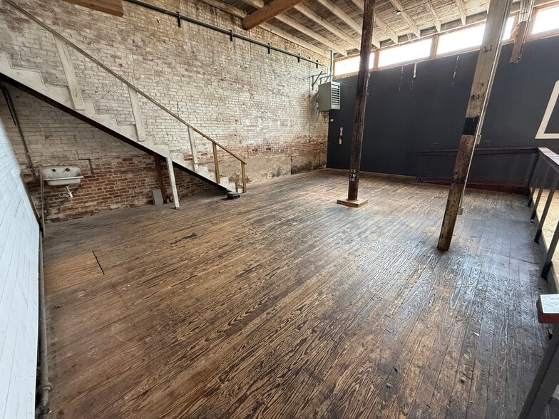 More Photos Of 109 W Walnut St, Denton Storefront For Lease