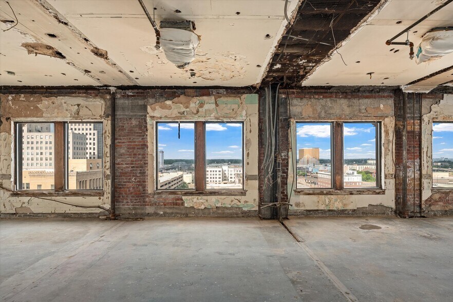 More Photos Of 610 Marshall St, Shreveport Office For Sale