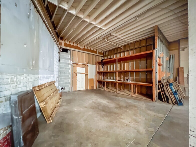 More Photos Of 222 E Bridge St, Morrisville Light Distribution For Sale