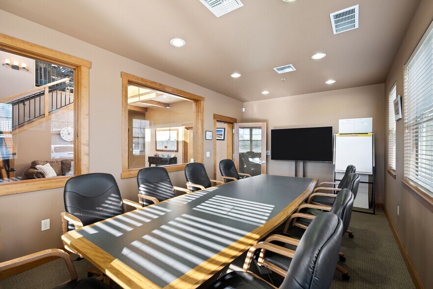 More Photos Of 270 E Sun Ranch Dr, Sisters Industrial For Sale