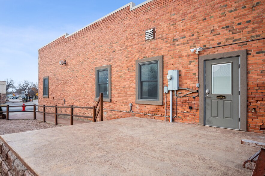 More Photos Of 101 S Big Horn Ave, Moorcroft Flex For Sale