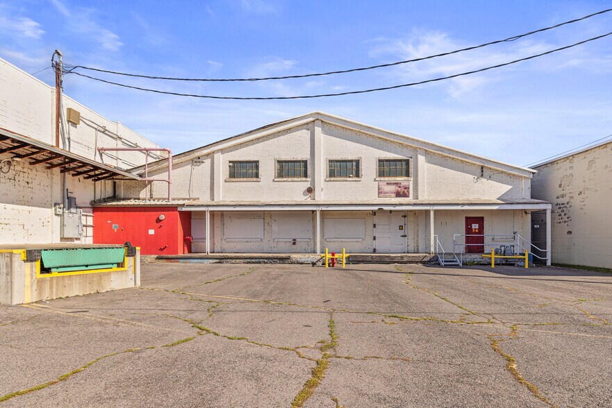 More Photos Of 615 S Spring St, Klamath Falls Warehouse For Lease