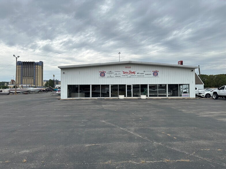 More Photos Of 19123 E Admiral Pl, Tulsa Industrial For Sale