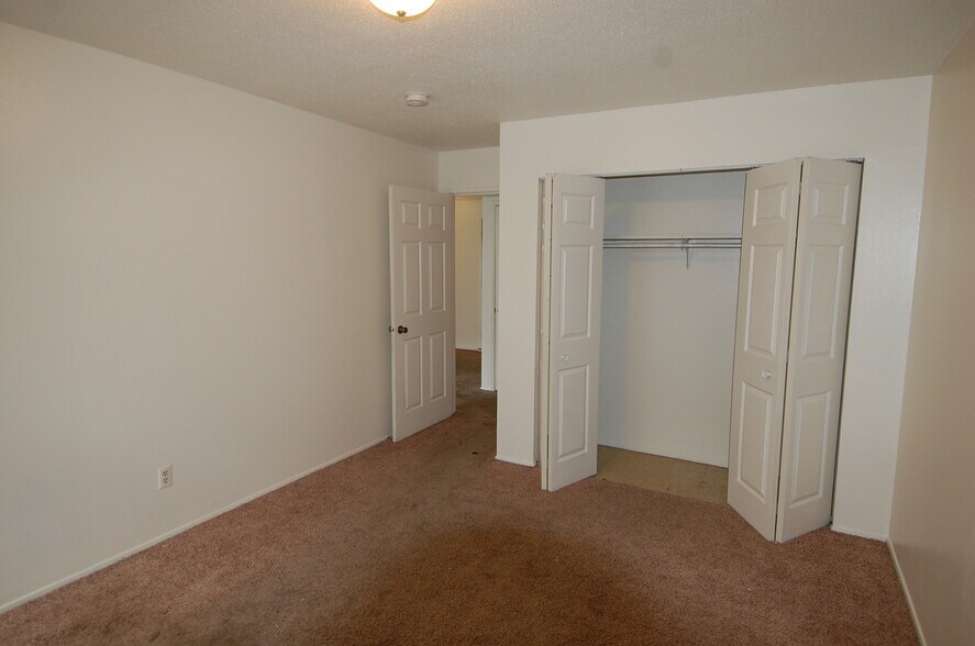 More Photos Of 1100 Arthur St, Iowa City Apartments For Sale