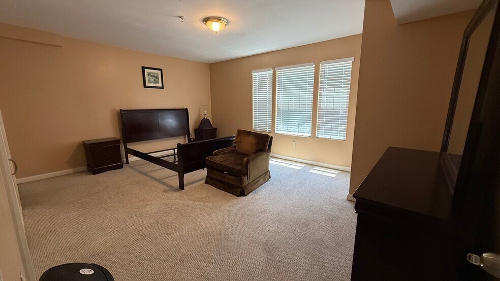 More Photos Of 5212 Astor Pl SE, Washington Assisted Living For Lease