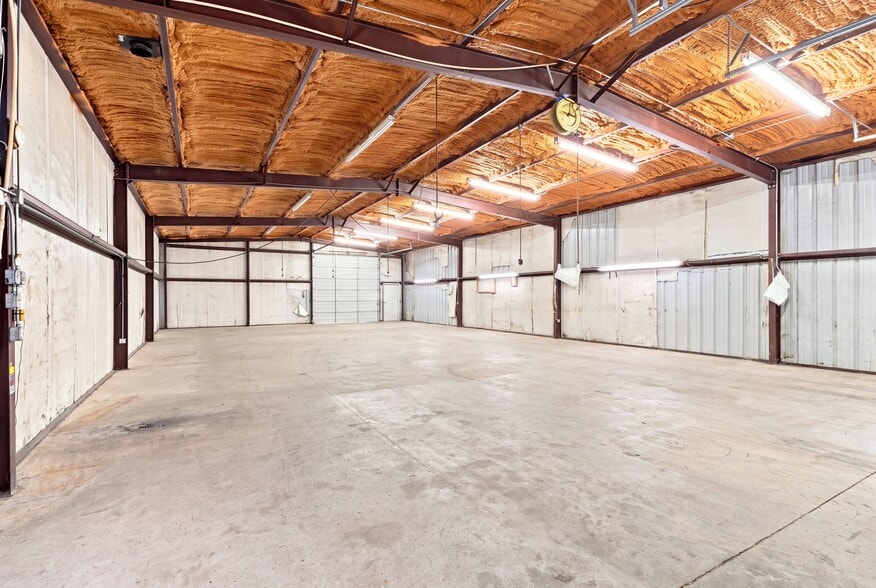 More Photos Of 3267 US Highway 431, Albertville Showroom For Sale