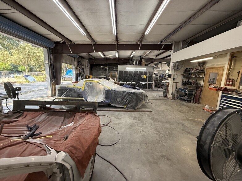 More Photos Of 5508 Benchmark Ln, Sanford Warehouse For Sale