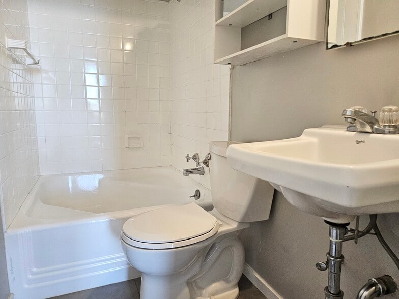 More Photos Of 700 Broadway, San Francisco Apartments For Sale