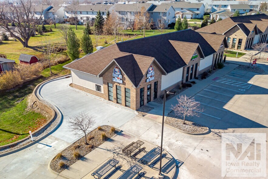 More Photos Of 955 29th Ave, Marion General Retail For Lease