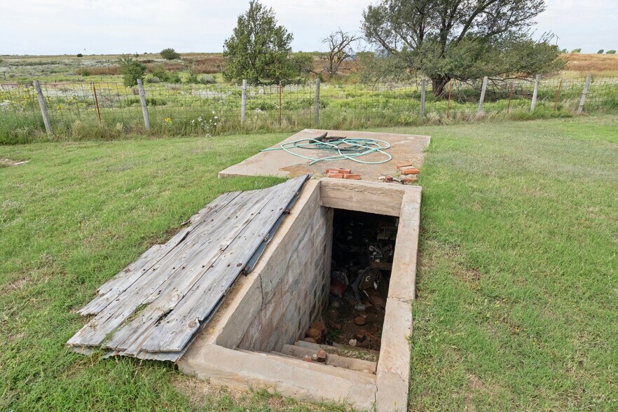 More Photos Of Helton Ranch, Briscoe Land For Sale