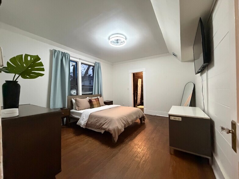 More Photos Of 402 Hyde Park Blvd, Houston Multifamily For Sale