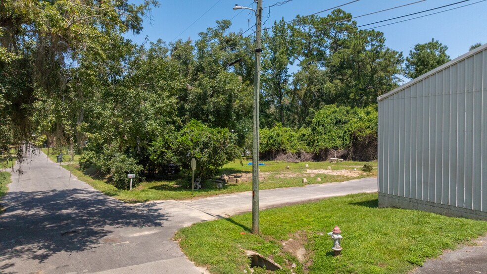 More Photos Of 510 N Walker St, Quitman Light Manufacturing For Sale