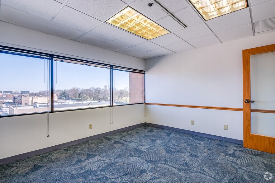 More Photos Of 2675 N Mayfair Rd, Wauwatosa Office For Lease