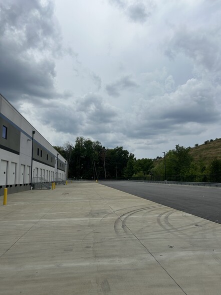 More Photos Of 6001 Fallard Dr, Upper Marlboro Warehouse For Lease