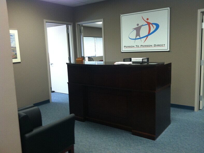 More Photos Of 8 N Corporate Dr, Riverdale Warehouse For Lease