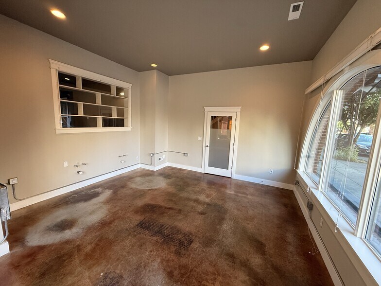 More Photos Of 1510 NE Fairview Village St, Fairview Office Residential For Lease