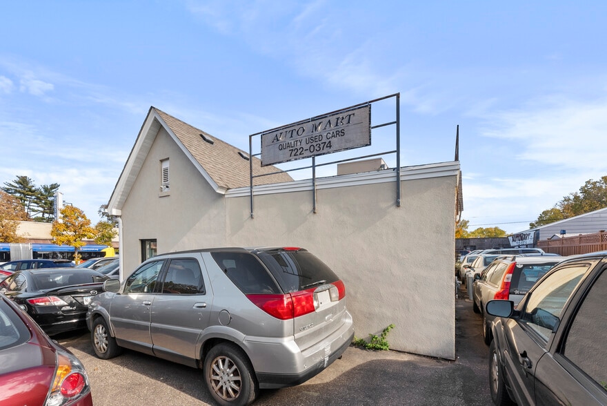 More Photos Of 4201 E Lake St, Minneapolis Auto Dealership For Sale