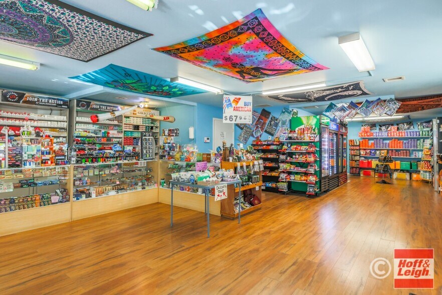 More Photos Of 221 W Main St, Florence General Retail For Lease