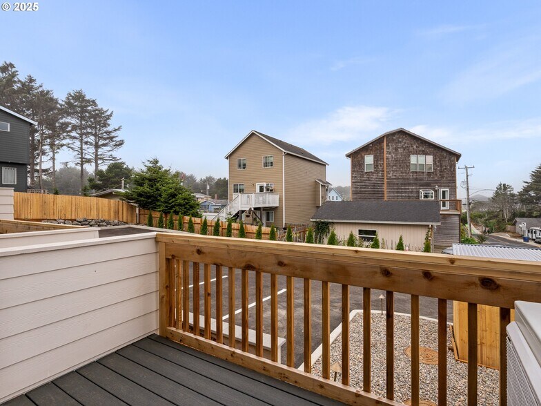 More Photos Of 305 Jetty ave, Lincoln City Multifamily For Sale