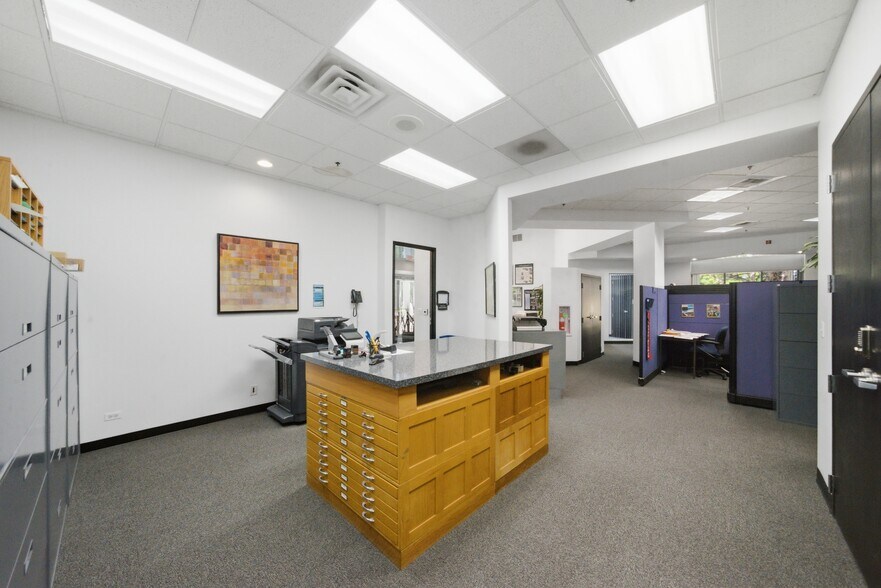 More Photos Of 975 Campus Dr, Mundelein Light Manufacturing For Sale