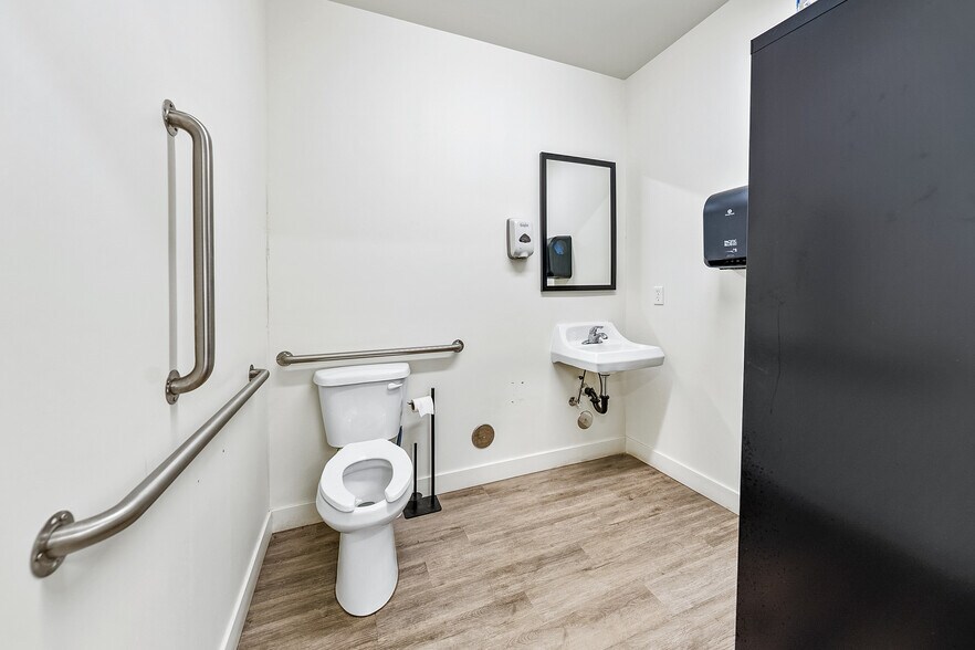 More Photos Of 188 Salmon Way, White City Industrial For Sale