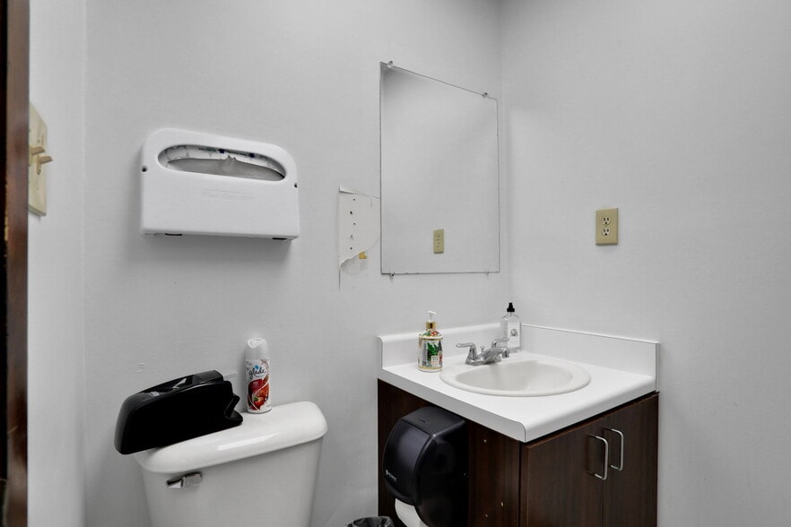 More Photos Of 1736 University Blvd S, Jacksonville Medical For Lease