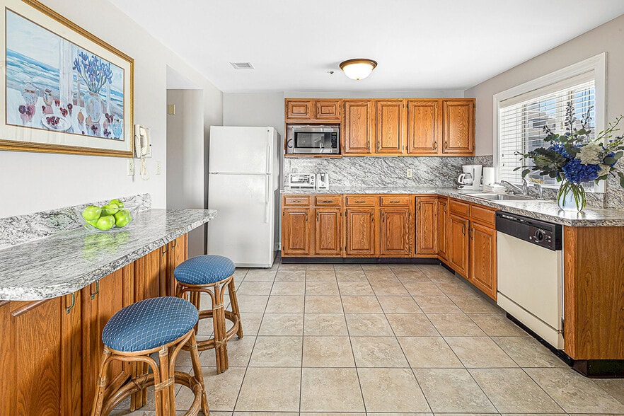 More Photos Of 551 Thames St, Newport Hotel For Sale