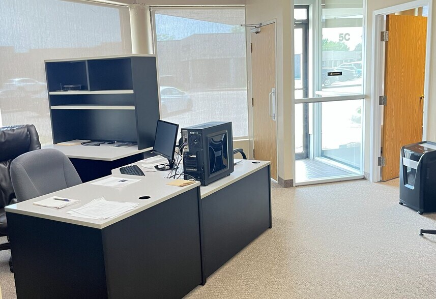 More Photos Of 291 Woodlawn Rd, Guelph Flex For Lease