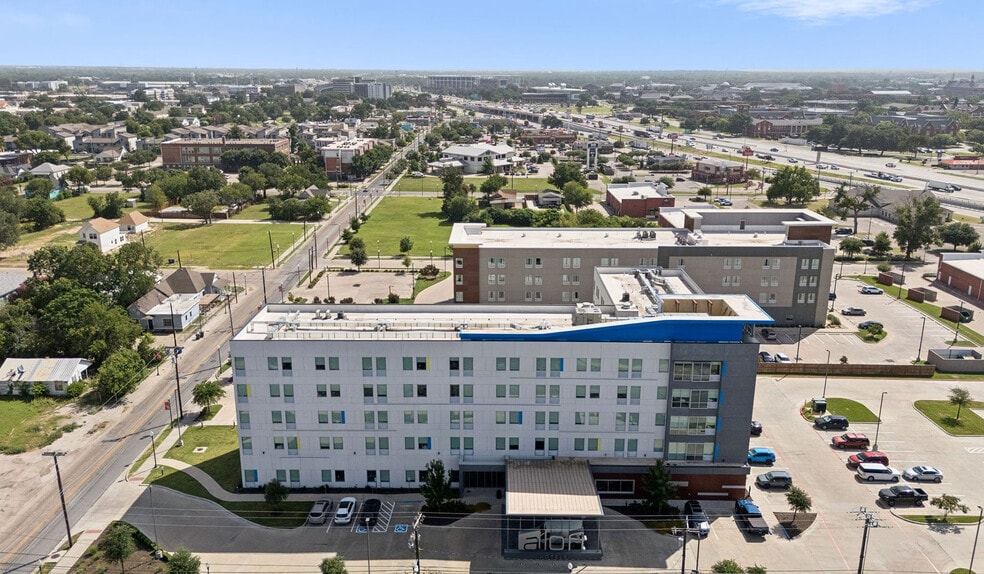 More Photos Of 900 S 11th St, Waco Hotel For Sale