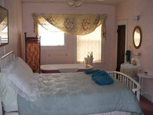 More Photos Of 306 W Aspen Ave, Crosbyton Hotel For Sale