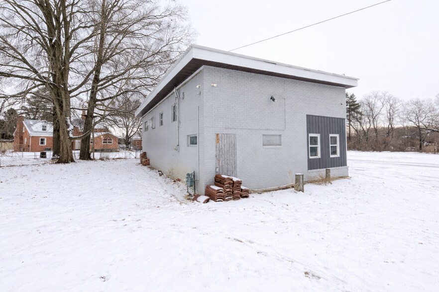 More Photos Of 2315 S Main St, Rockford General Retail For Sale