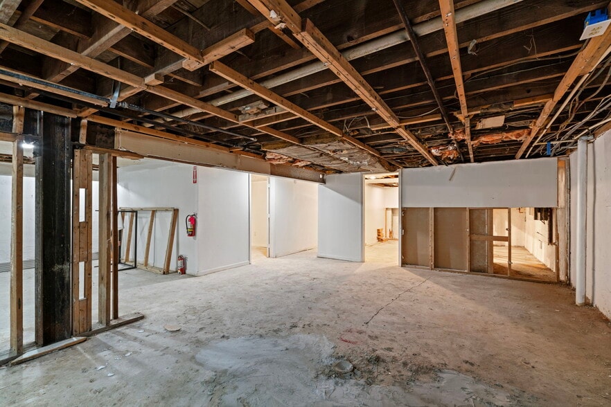 More Photos Of 4928 Marlboro Pike, Capitol Heights General Retail For Lease