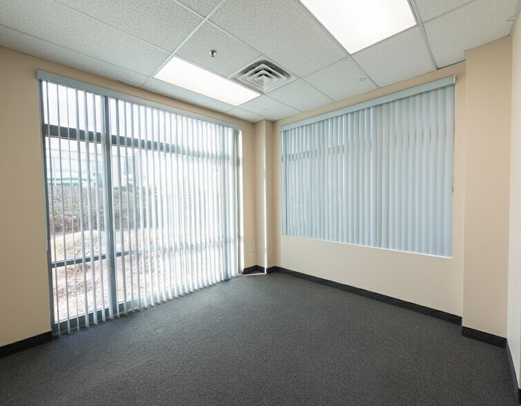 More Photos Of 7385 Prairie Falcon Rd, Las Vegas Office Residential For Lease