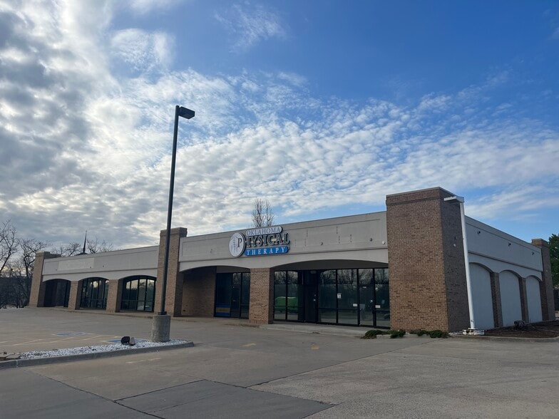 More Photos Of 4440 NW Expressway St, Oklahoma City Freestanding For Lease