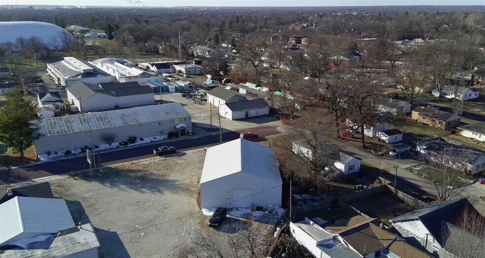 More Photos Of 421 E Moneta Ave, Peoria Heights Self Storage For Lease