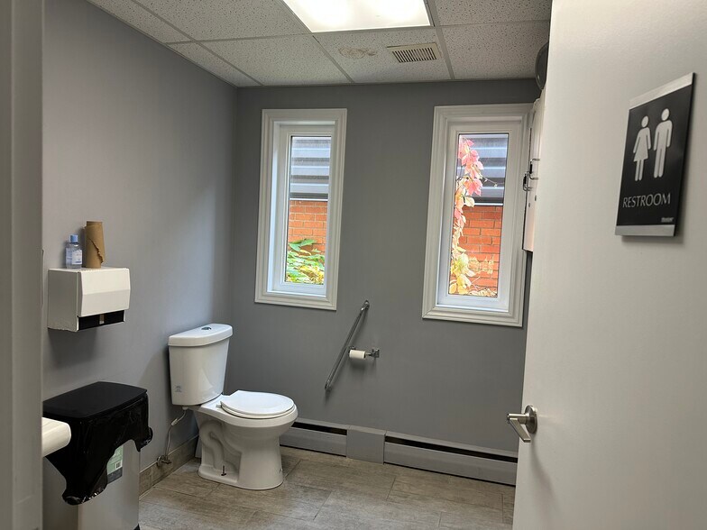 More Photos Of 70 King St E, Hamilton Storefront For Lease