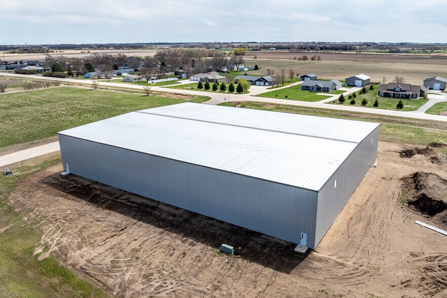 More Photos Of 401 37th W ave, Spencer Light Manufacturing For Sale