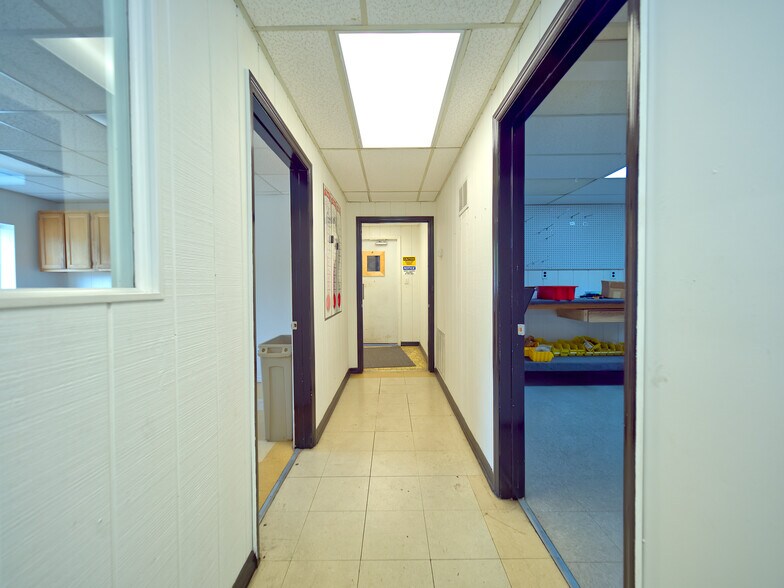 More Photos Of 1451 E Jefferson St, Brooksville Flex For Lease