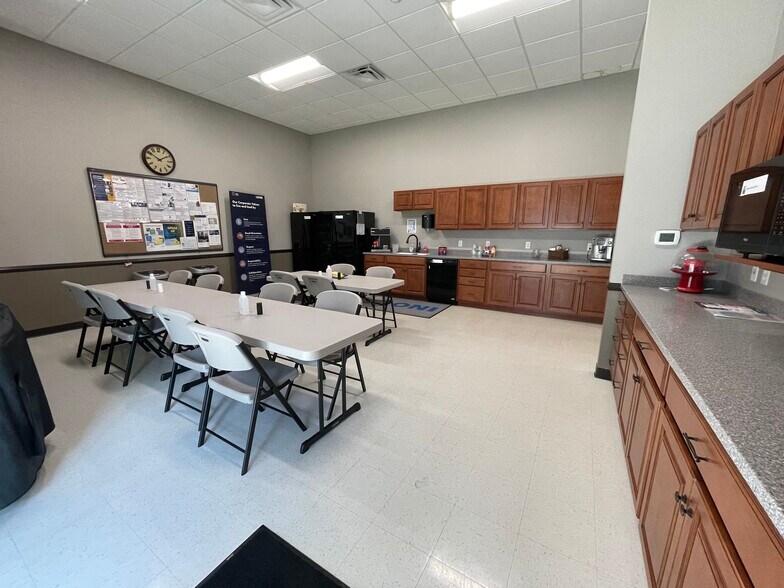 More Photos Of 4610 Progress Dr, Columbus Showroom For Lease