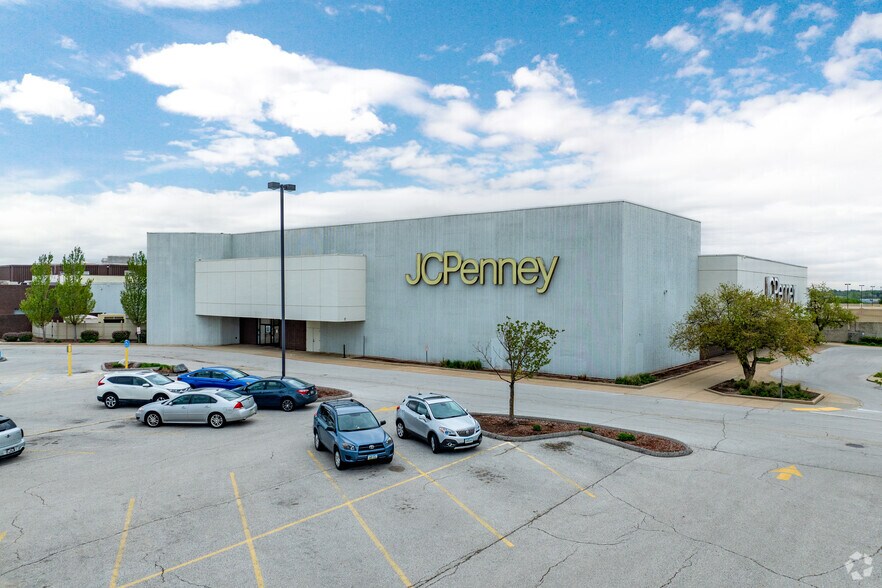 More Photos Of 1551 Valley West Dr, West Des Moines General Retail For Sale