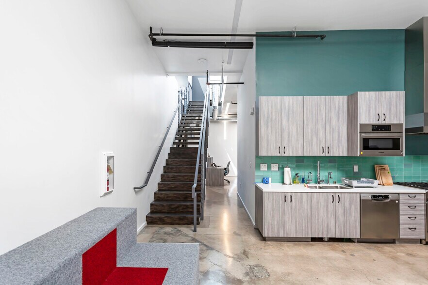 More Photos Of 5285 W Washington Blvd, Los Angeles Loft Creative Space For Lease