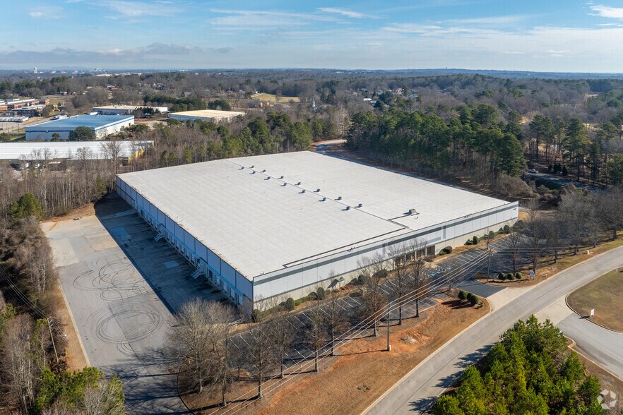 More Photos Of 2420 W Park Dr, Gainesville Warehouse For Lease