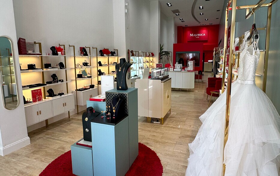 More Photos Of 635-639 Lincoln Rd, Miami Beach Storefront For Lease