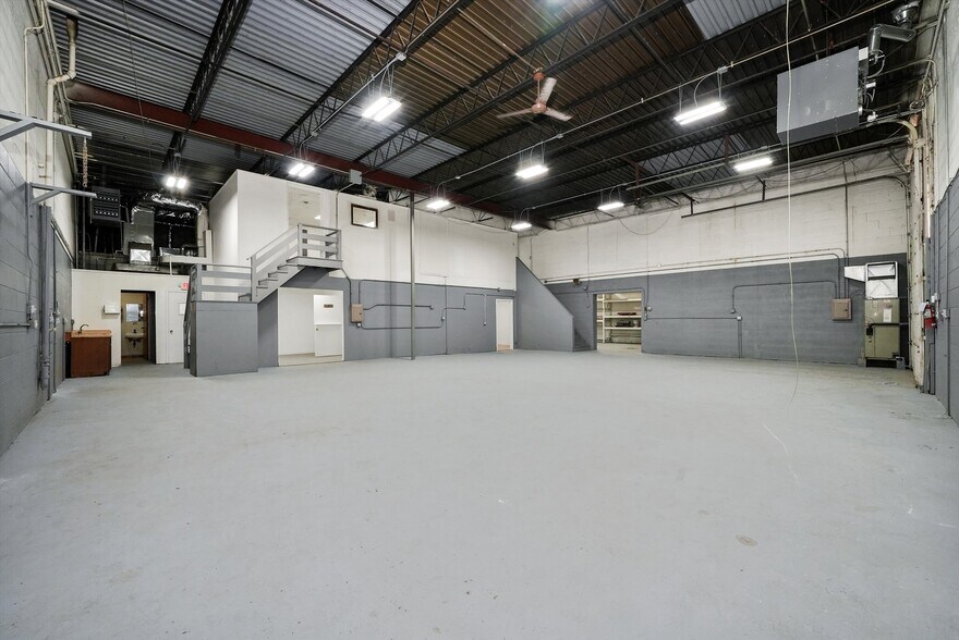 More Photos Of 4135 W 123rd St, Alsip Warehouse For Lease