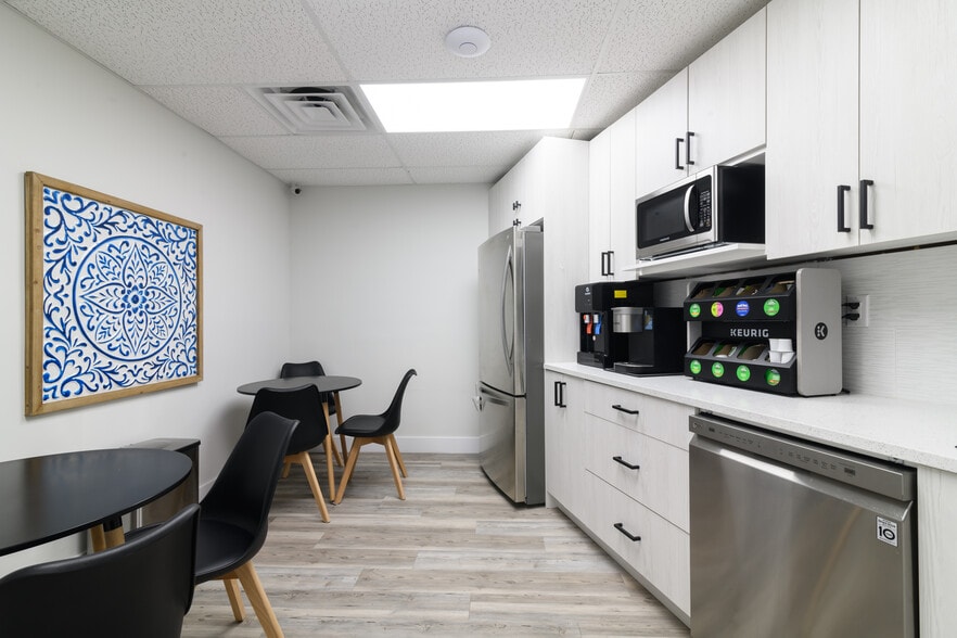 More Photos Of 4624 Hollywood Blvd, Hollywood Coworking Space