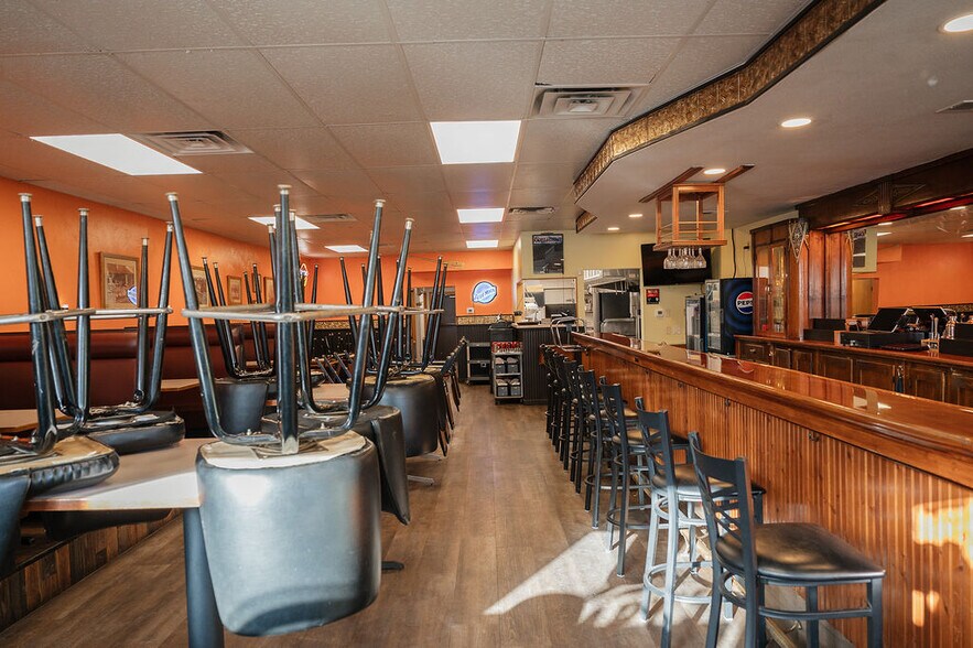 More Photos Of 510 Main St, Ormsby Restaurant For Sale